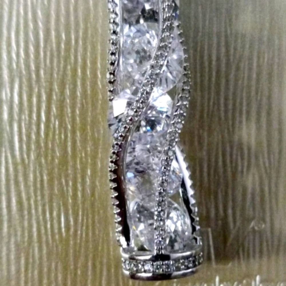 7 carat Twisted long Bella Luce Pendant